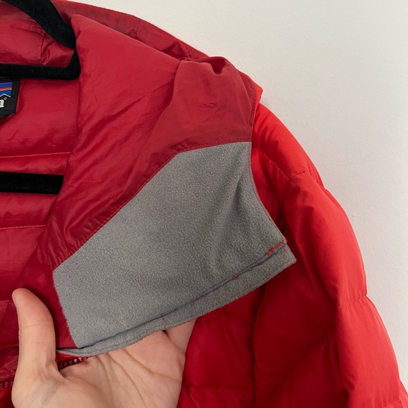 Patagonia Men's XL Red Puffer Jacket with Hood - Picture 8 of 9